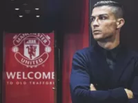 Cristiano Ronaldo Signs for Manchester United (VIDEO)