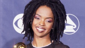 51621690-singer-lauryn-hill-poses-with-her-five-grammy-awards.jpg.CROP.hd-large